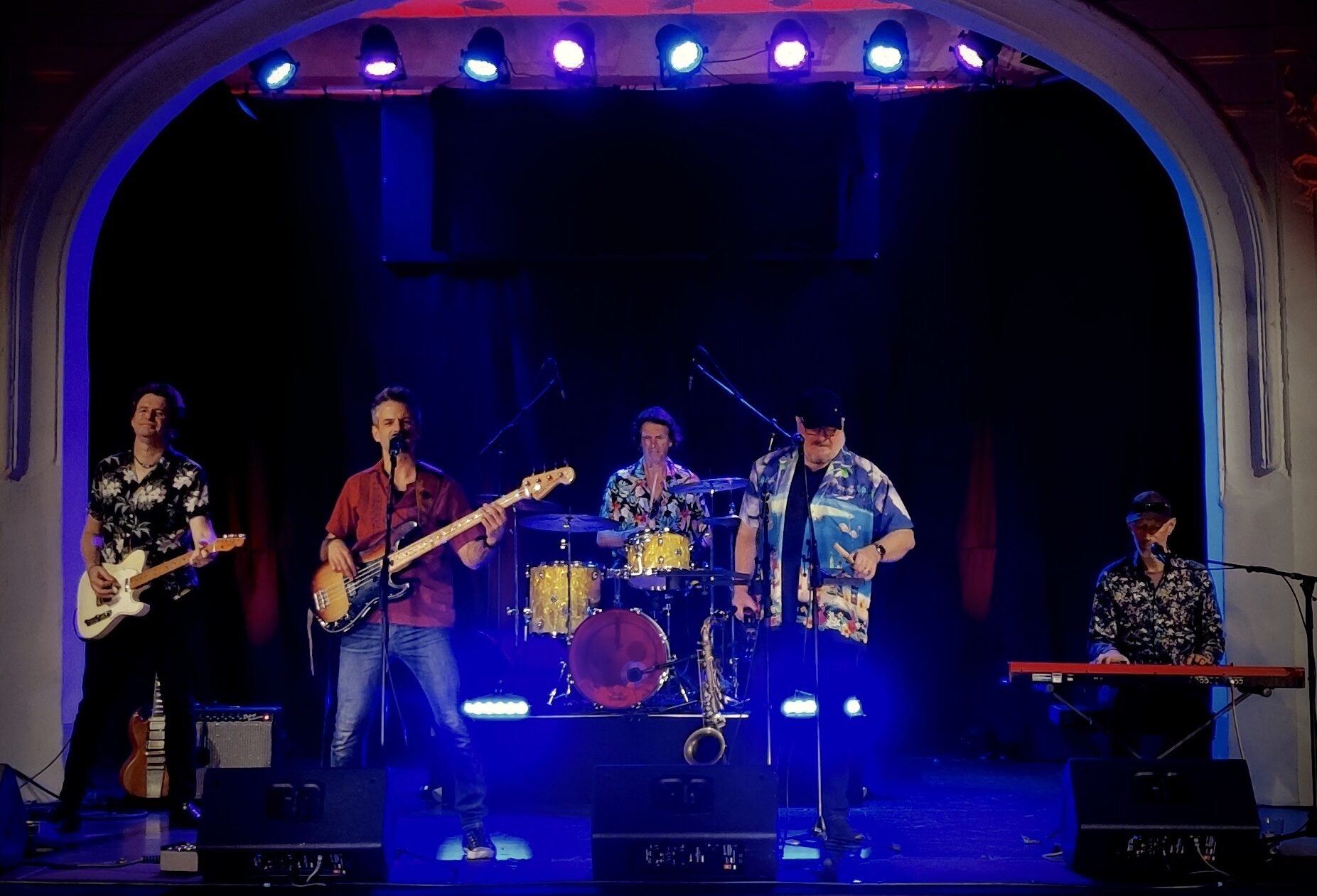 Big Bayou Bandfoto. V.l.n.r.: Alex Gantz, Kiko Perez, Florian Tuchacek, Jürgen Mitterlehner, Christoph Kögler.